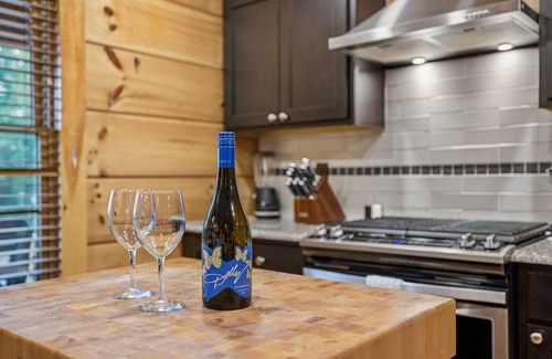 Gatlinburg - Pigeon Forge Cabin | Unforgettable Campfires and Cornbread Cabin with Hot Tub
