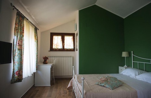 Falerone Bed & Breakfast | Discover Campidoglio Bed and Breakfast with Ocean Views