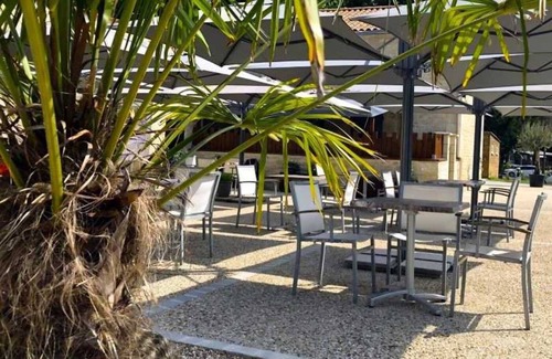 Saint-Mande-sur-Bredoire House | Camping 3 étoiles - Parc aquatique - efcafh