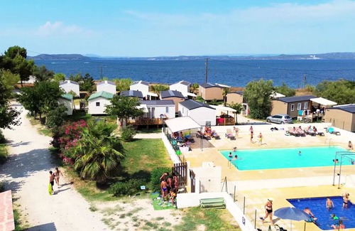 Saint-Mitre-les-Remparts House | Camping Félix de la bastide * - TEXAS. ECO 8 people