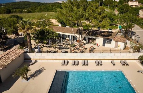 Malemort-du-Comtat House | Camping 3 étoiles - Piscine - efaehb
