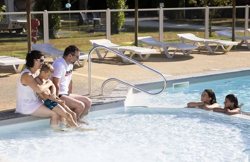 Montpon-Menesterol House | Camping 3 étoiles - Piscine - ccbb0ic