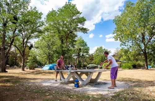 Bannay House | Cozy Camping 3 Étoiles with Spa and Breakfast Options