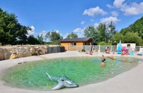 Pouldreuzic House | Cozy 3-Star Camping with Pool and Family-Friendly Amenities