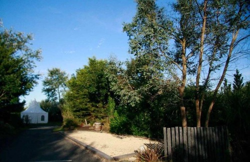Pouldreuzic House | Relax at Camping 3 Étoiles with Pool and Spa Amenities