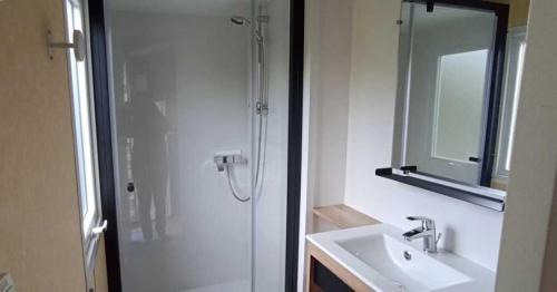 Plovan Other | Relaxing 4-Star Mobilhome with Pool & Pet-Friendly Perks