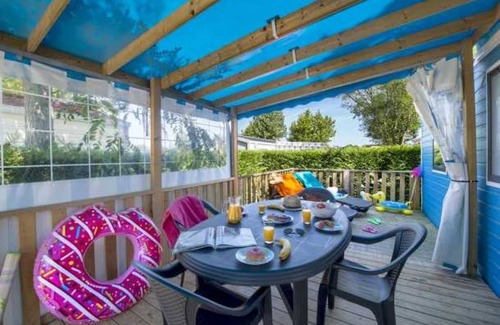 Les Moutiers-en-Retz House | Family-Friendly Camping with Pool and Spa Amenities