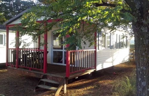 Massillargues-Attuech House | Relaxing Camping Retreat with Pool and Family-Friendly Amenities