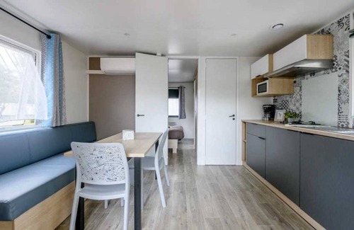 Parentis-en-Born House | Family-Friendly Camping with Pool & Spa at eebifa