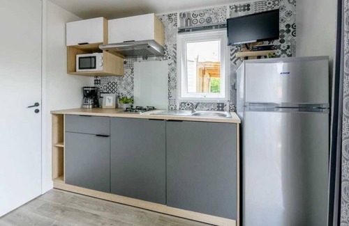 Parentis-en-Born House | Family-Friendly Camping with Pool & Spa at eebifa