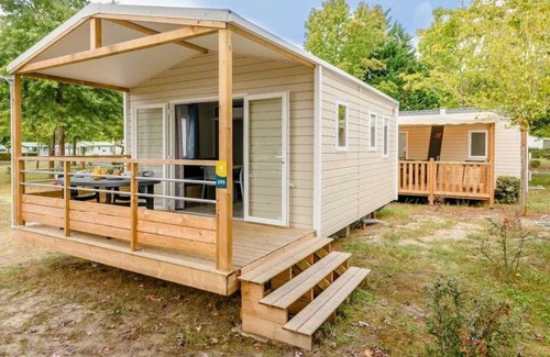 Parentis-en-Born House | Family-Friendly Camping with Pool & Spa at eebifa