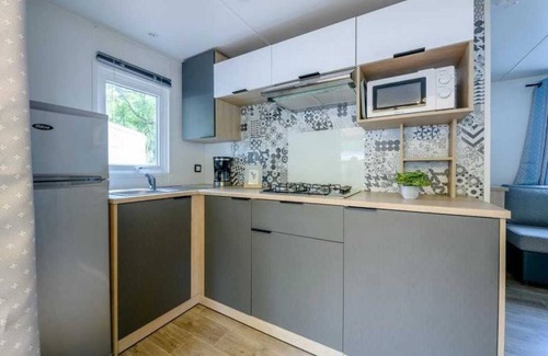 Parentis-en-Born House | Family-Friendly Camping with Pool and Spa - eebife Retreat