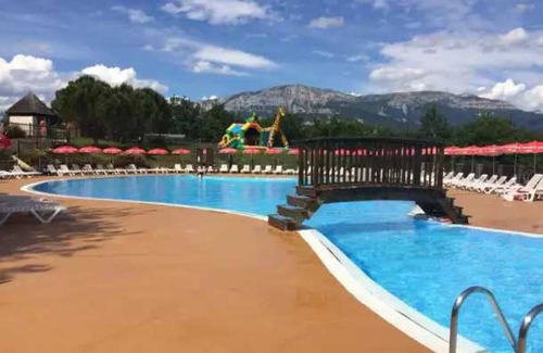 Recoubeau-Jansac House | Family-Friendly Camping with Water Park & Spa Amenities