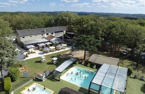 Loupiac House | Family-Friendly Camping with Pool and Spa Amenities