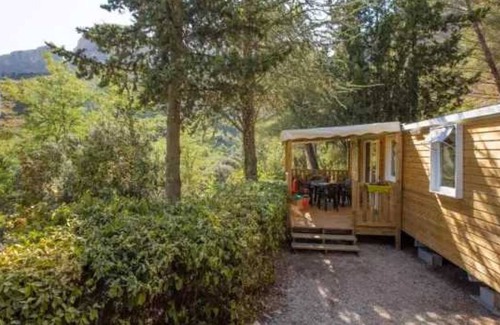 Orgon House | Family-Friendly Camping with Pool and Spa Amenities