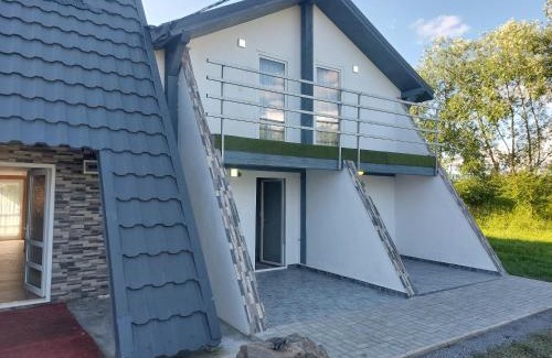 Brancovenesti Other | Discover Camping Cabana Gonduzo: 9/10 Rated Getaway