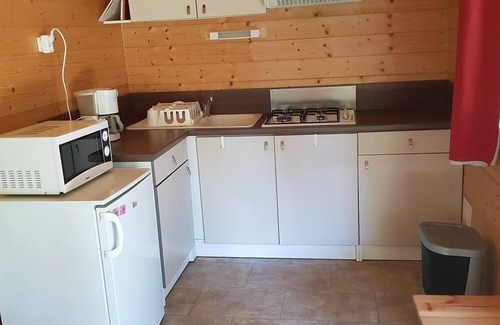 Monoblet RV Rental | Pet-Friendly Camping de Graniers with Pool and Breakfast