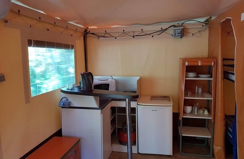 Monoblet RV Rental | Pet-Friendly Camping de Graniers with Pool and Breakfast