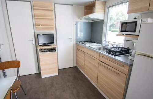 Saint-Honore-les-Bains House | Family-Friendly Mobile Home at Campsite Les Bains***