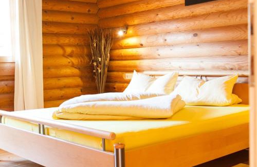 Ried im Oberinntal Apartment | Relax at Camping Dreiländereck: Cozy Blockhütten & Apartments