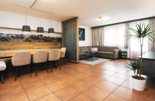 Ried im Oberinntal Apartment | Relax at Camping Dreiländereck: Cozy Blockhütten & Apartments