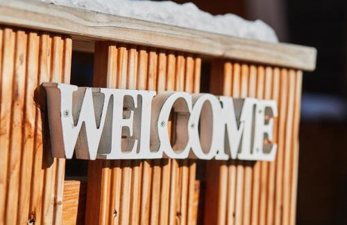 Ried im Oberinntal Apartment | Relax at Camping Dreiländereck: Cozy Blockhütten & Apartments