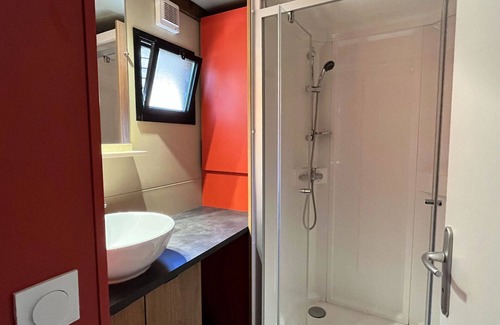 Brissac House | Cozy Studio Apartment with Spa and Family-Friendly Amenities