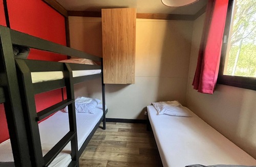 Brissac House | Cozy Studio Apartment with Spa and Family-Friendly Amenities