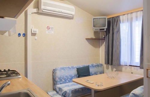Lido degli Scacchi House | Discover Camping Florenz: Oceanfront Getaway with Pool