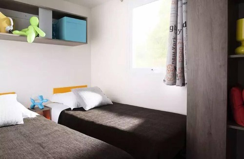 Le Crotoy House | Relax at Camping Flower Les Aubépines - 3 Room Mobile Home