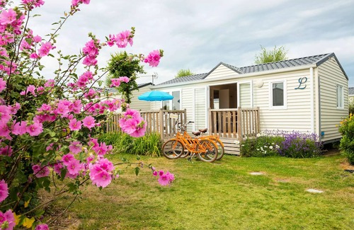 Le Crotoy House | Relax at Camping Flower Les Aubépines - 3 Room Mobile Home