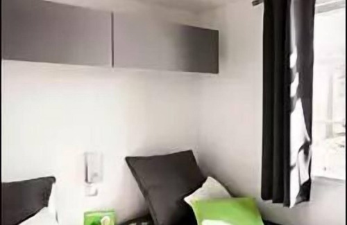 Le Crotoy House | Pet-Friendly Camping Flower Les Aubépines - 4 Room Getaway