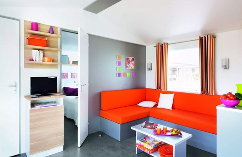 Le Crotoy House | Pet-Friendly Camping Flower Les Aubépines - 4 Room Getaway