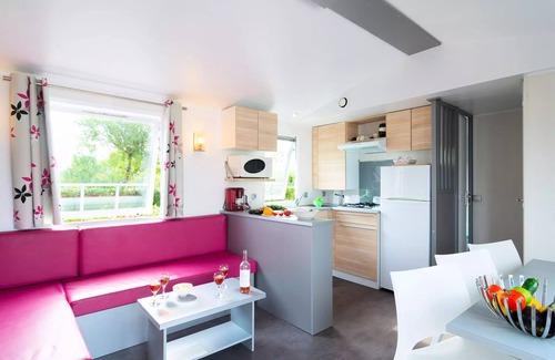 Le Crotoy House | Pet-Friendly Camping Flower Les Aubépines - 4 Room Getaway