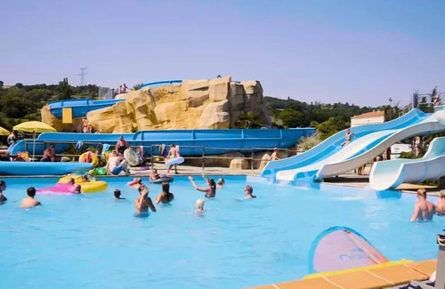 Chateauneuf-de-Galaure House | Discover Comfort XL at Camping Le Château de Galaure