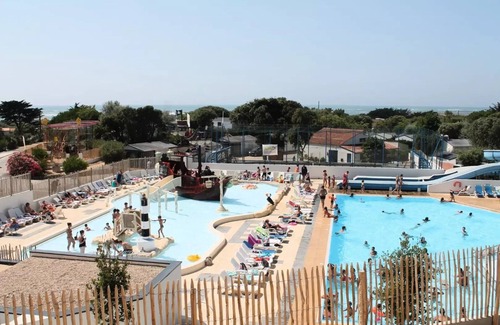 Domino House | Relaxing Oceanfront Stay at Camping L'Anse Des Pins