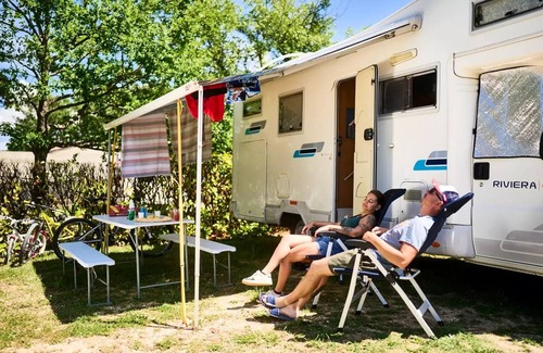 Malemort-du-Comtat House | Relax at Camping La Cerise: Pet-Friendly Mobile Home Stay