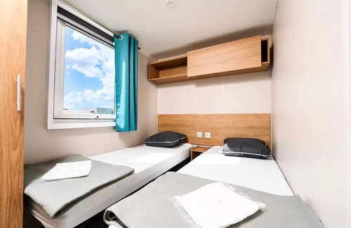 Malemort-du-Comtat House | Relax at Camping La Cerise: Pet-Friendly Mobile Home Stay