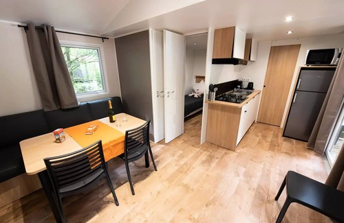 Die House | Experience Comfort at Camping La Pinède: Family Mobile Homes