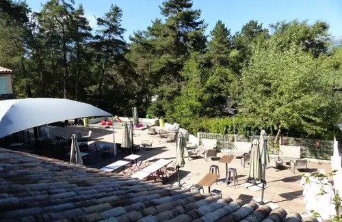 Die House | Experience Comfort at Camping La Pinède: Family Mobile Homes