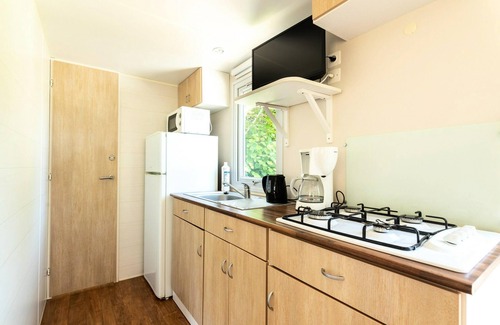 Canet-de-Salars House | Cozy Cottage at Camping Le Caussanel with Spa & Kitchen