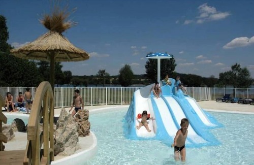 Canet-de-Salars House | Cozy Cottage at Camping Le Caussanel with Spa & Kitchen