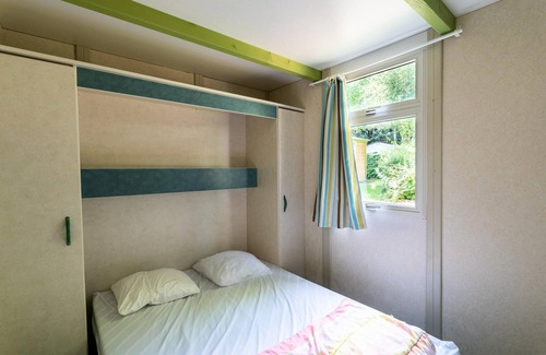 Canet-de-Salars House | Inviting Camping Le Caussanel - Air-Conditioned Chalet for 6