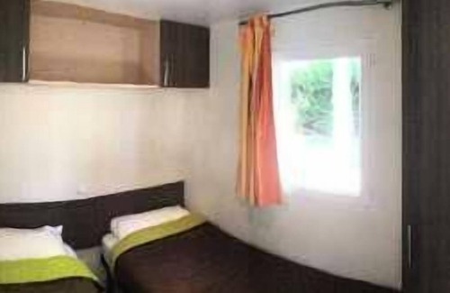 Canet-de-Salars House | Explore Comfort at Camping Le Caussanel: Family-Friendly Cottages