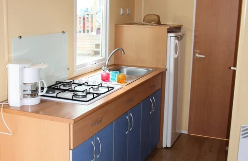 Peynier House | Cozy Camping le Devançon: Oceanfront Mobile Home for 4