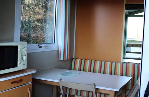 Miribel-les-Echelles Ski Chalet | Chalet Anémone at Camping Le Balcon de Chartreuse - Relaxing Retreat