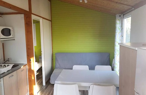 Le Grand Serre Ski Chalet | Cozy Camping Le Grand Cerf: 3-Room Chalet for Families