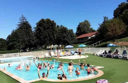Le Grand Serre Ski Chalet | Cozy Camping Le Grand Cerf: 3-Room Chalet for Families