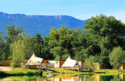 Chatillon-en-Diois House | Family-Friendly Camping Le Lac Bleu: Air-Conditioned Lakeside Stay