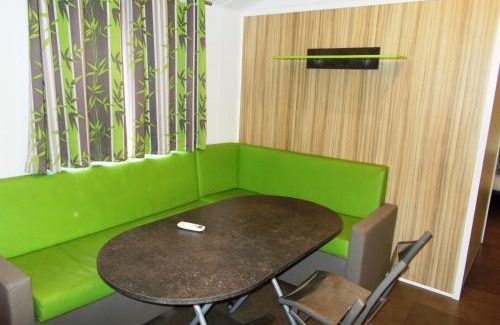 Villevaude Hotel | Discover Camping Le Parc de Paris: Pet-Friendly Oasis